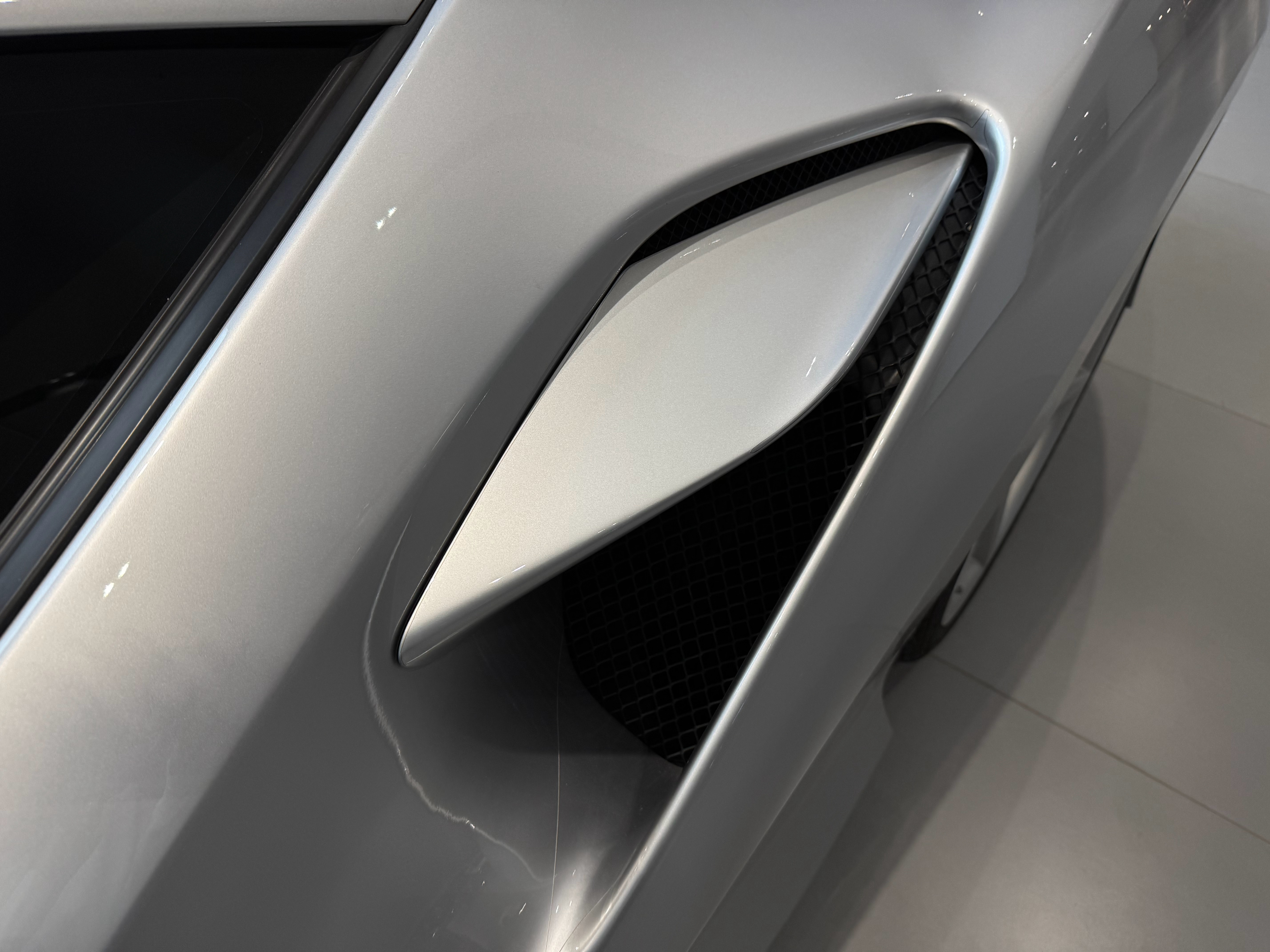 纽博格林颜色真的很棒 最关键还是一手车 细节经得起推敲如果内饰在换个干邑色 那就