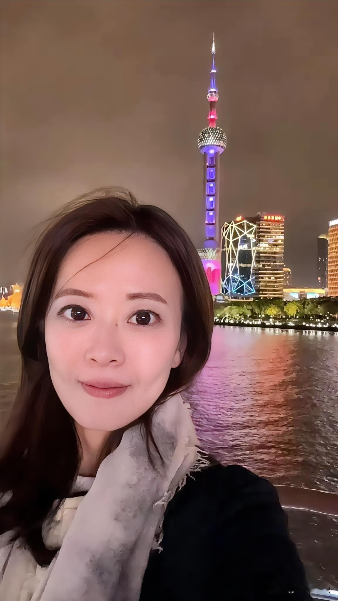 江怡臻大陆行：从上海自拍到晒人民大会堂铅笔，两岸交流暖人心
 
随郑丽文开启“2