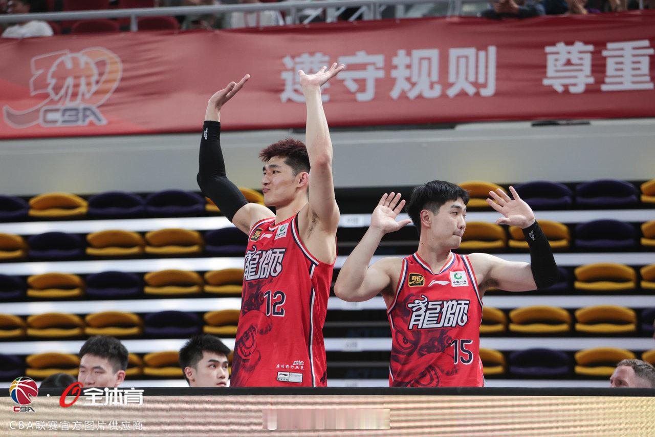 广州龙狮近期连赢福建、天津、四川，他们的赛季胜场数来到10场。cba ​​​