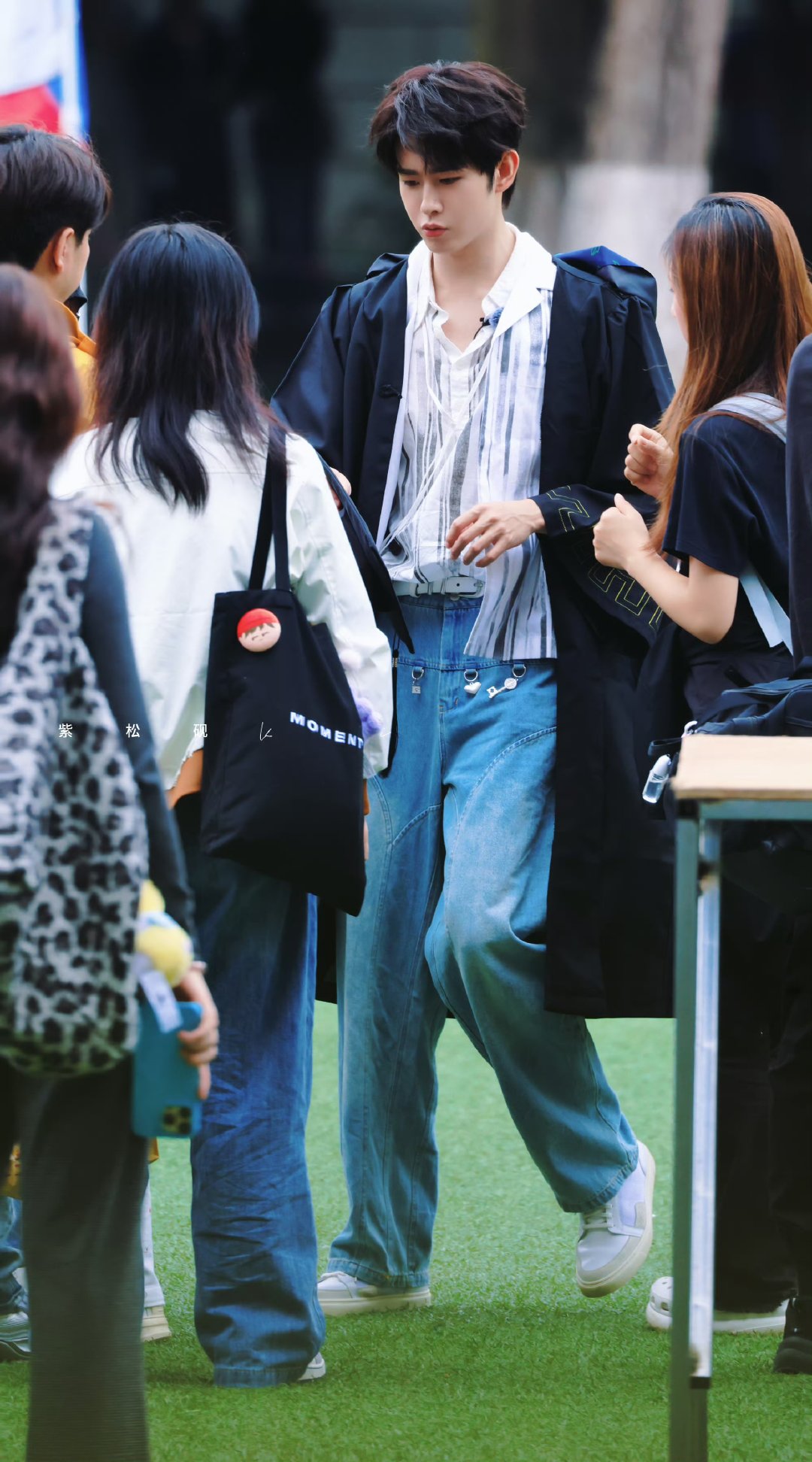 田嘉瑞学士服造型 是谁的青春DNA动了？田嘉瑞学士服造型清爽帅气，路透生图太能打