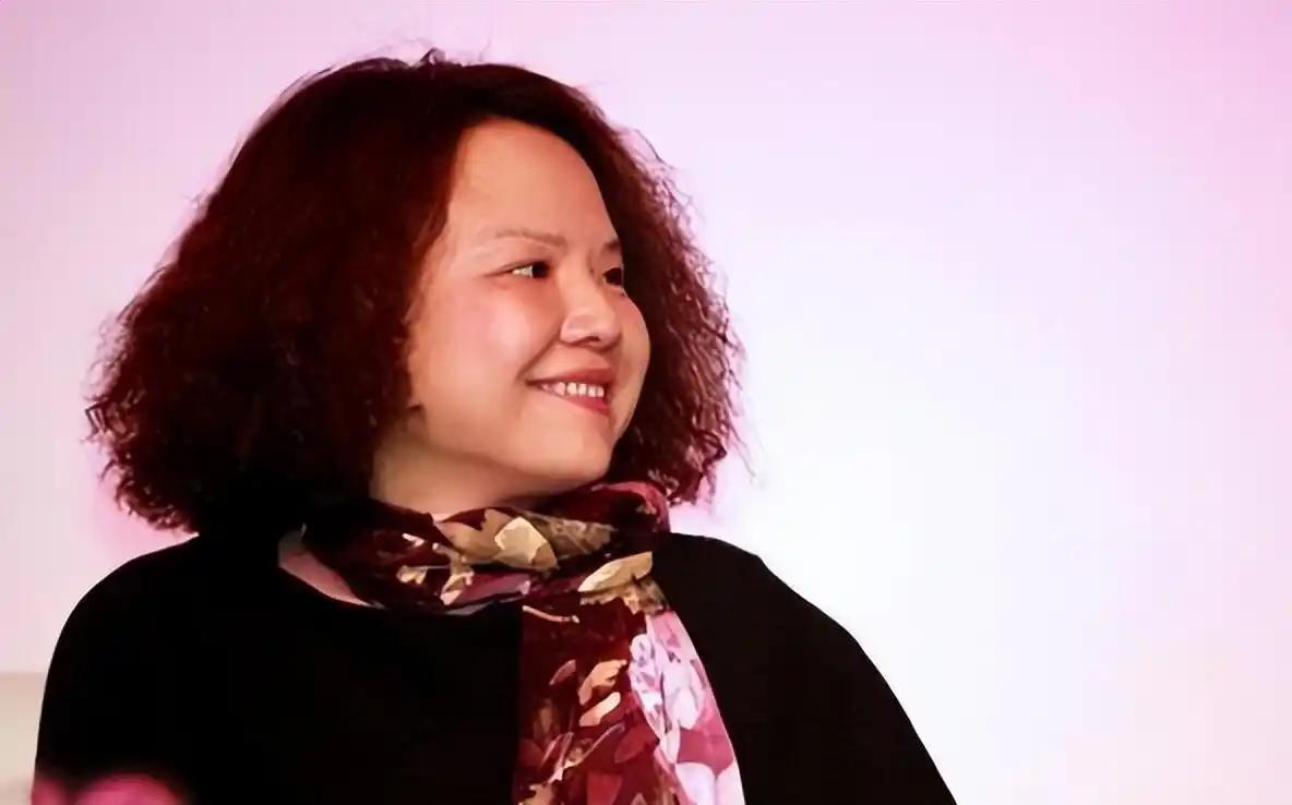 “中国这笔钱，我没打算还！”2018年5月，何巧女旗下的东方园林原本计划发行10