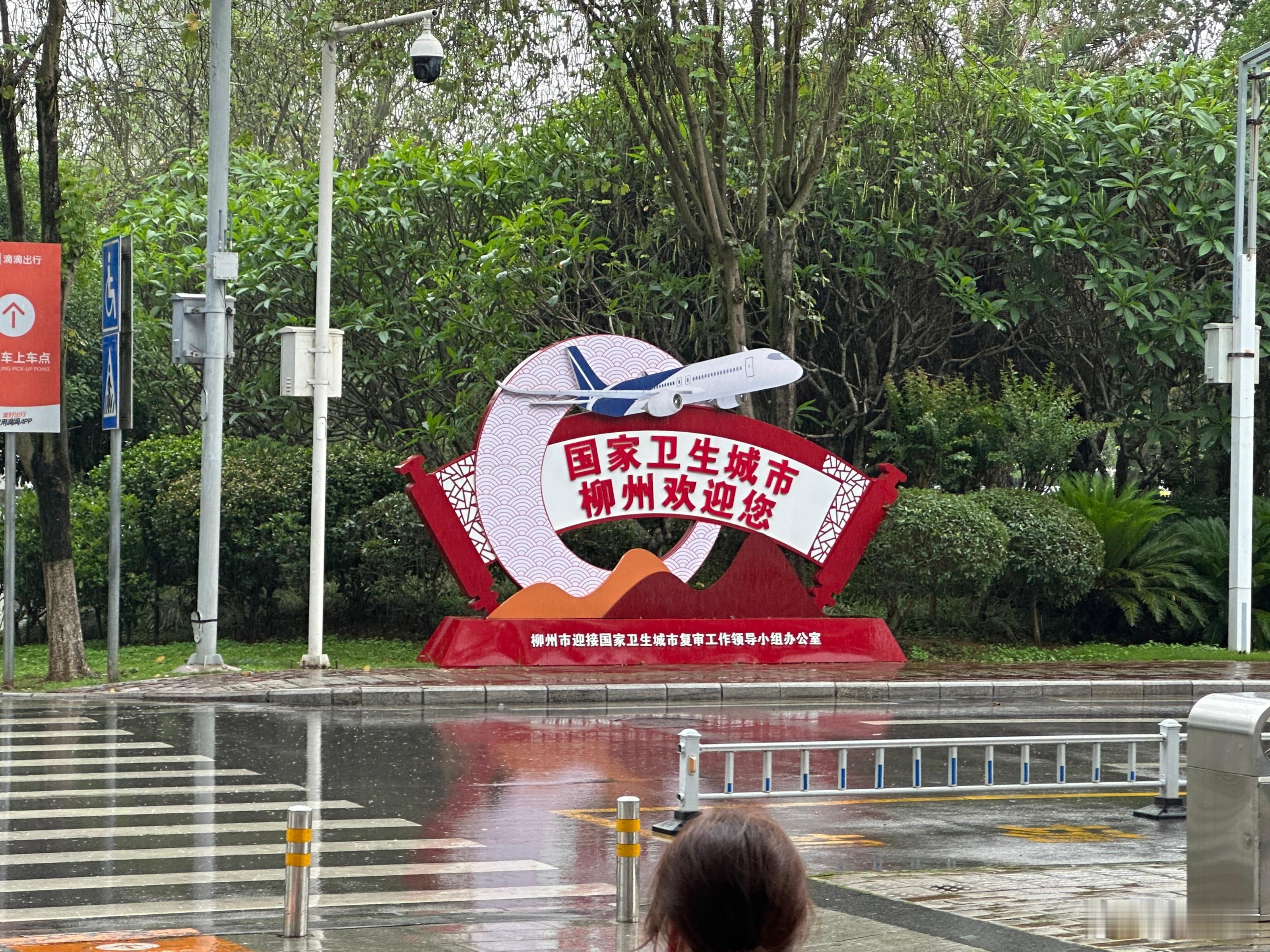 仿佛进了小人国，好多好多宏光MINI EV[哈哈]大v聊车  ​​​