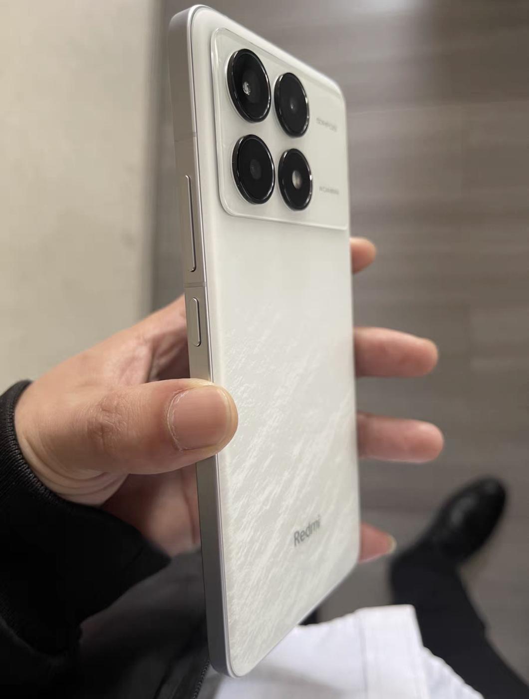 给家人买了台Redmi K70，说几句实话，有些人估计不爱听了。
 
这手机发布