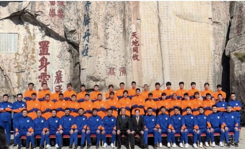 山东泰山取消了25年来的传统，赛季前登泰山的活动。
作为外地球迷，我都觉得可惜，