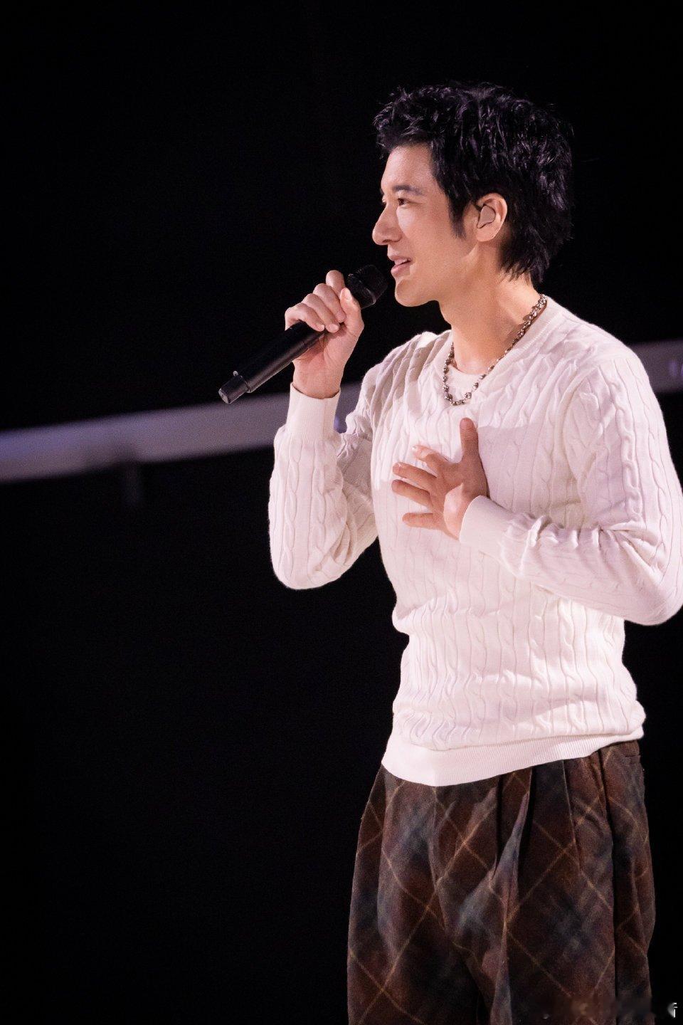 王力宏状态  2024最美的夜跨年晚会  出道已 30 年，王力宏歌声留美好。怀