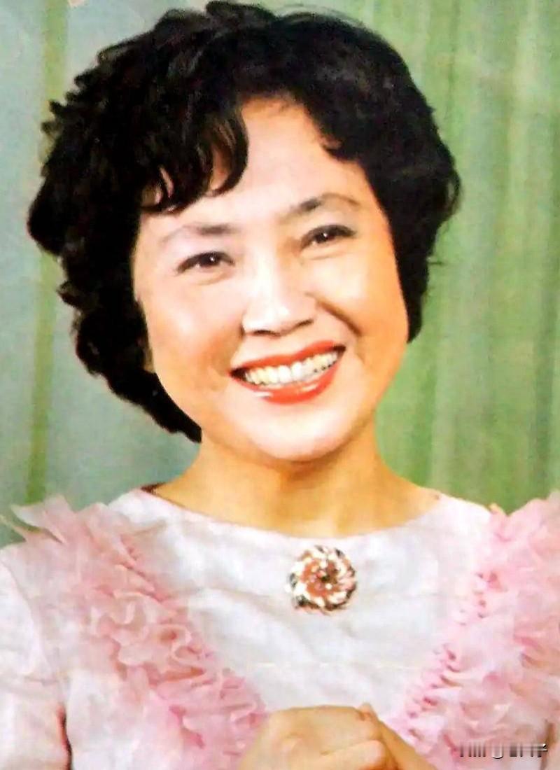 中国音乐史人物之第466位，钱曼华（1944一）生于上海，原籍宁波。
上海乐团女