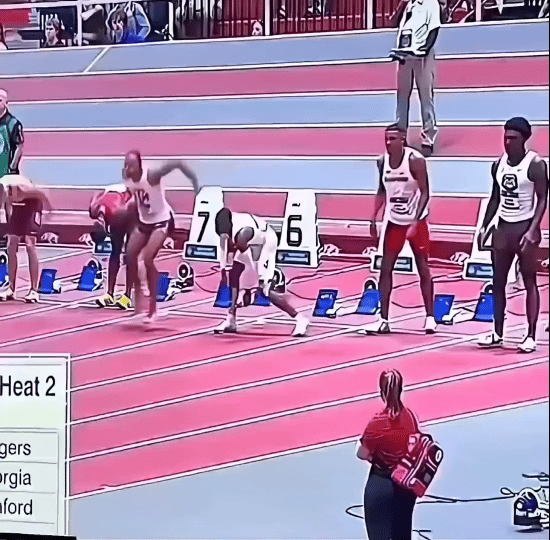 老夫聊发少年狂，左弹簧，右拳皇，夺冠机会很渺茫。这还是赛跑吗？