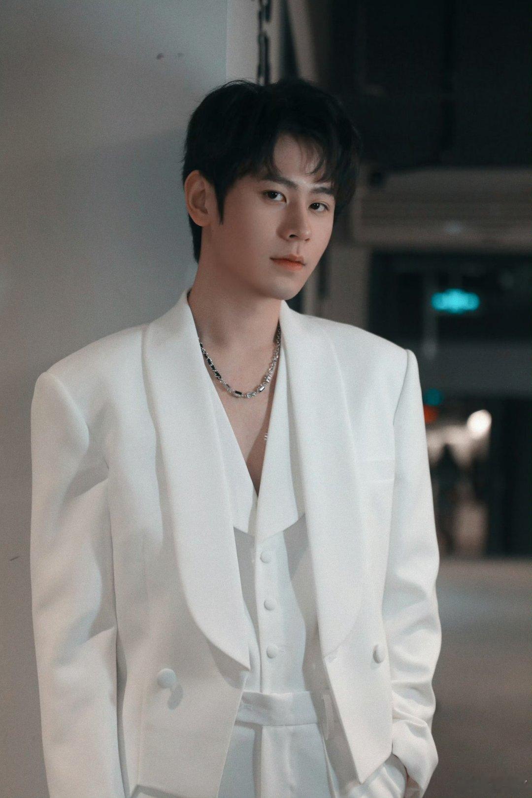 无畏NoFear 🍑心光自为引多远都无畏 “爱从来不是博弈 是坚定 是坦诚相待