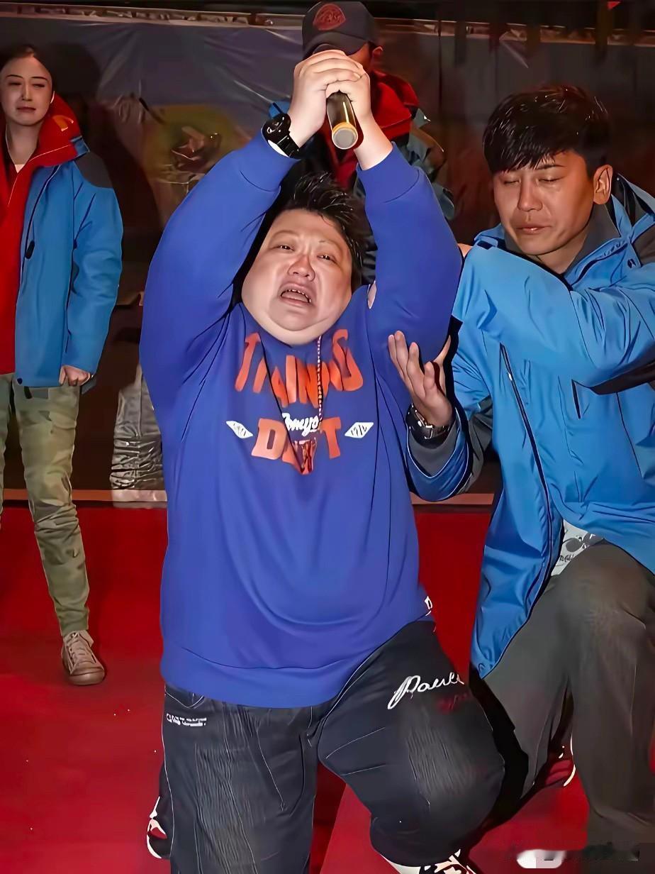 韩红韩先生捐款名场面，引人热血沸腾
韩红爱心事迹 韩红慈善报告 韩红救援基金 韩