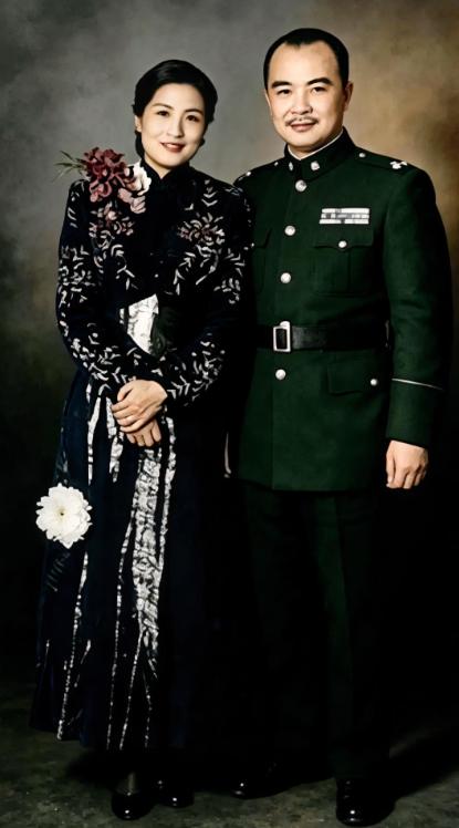 1931年，33岁的少将黄琪翔在上海一个朋友家的聚会上，见到了20岁的郭秀仪。北