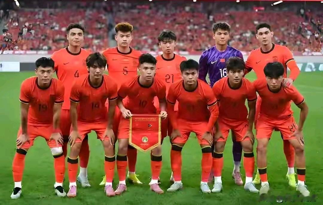 u23亚洲杯最后决战在即，中国龙之队发出倡议，广大球球迷明晚全部身着红色上装，为