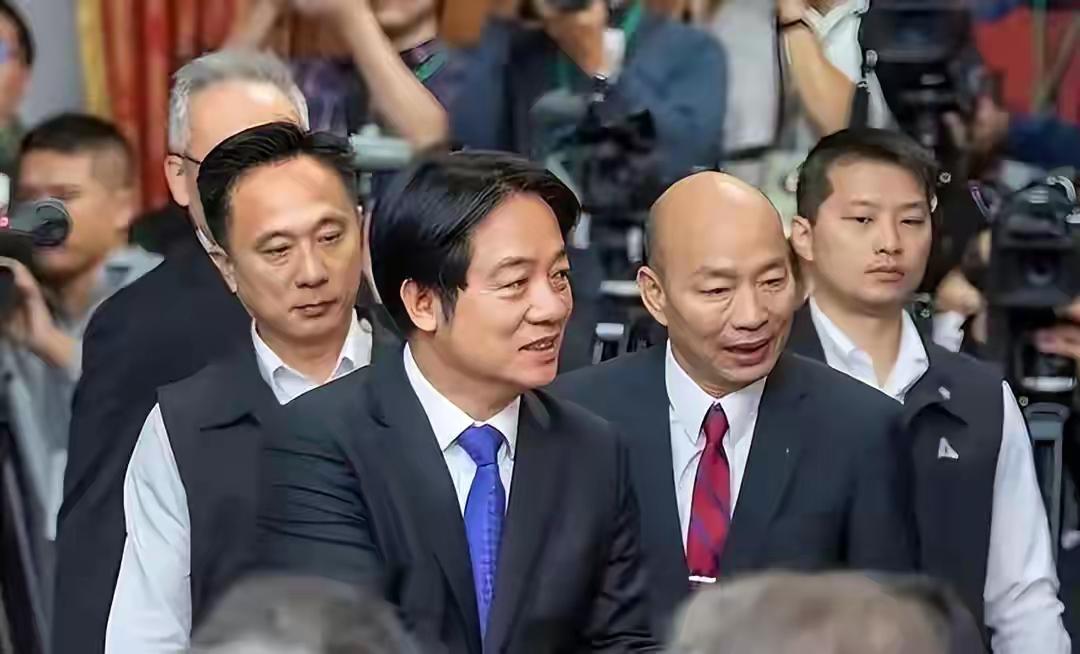 台湾三大政党持续恶斗！韩国瑜曝将面谏赖清德，化解朝野尖锐对立
 
 台湾蓝绿白三