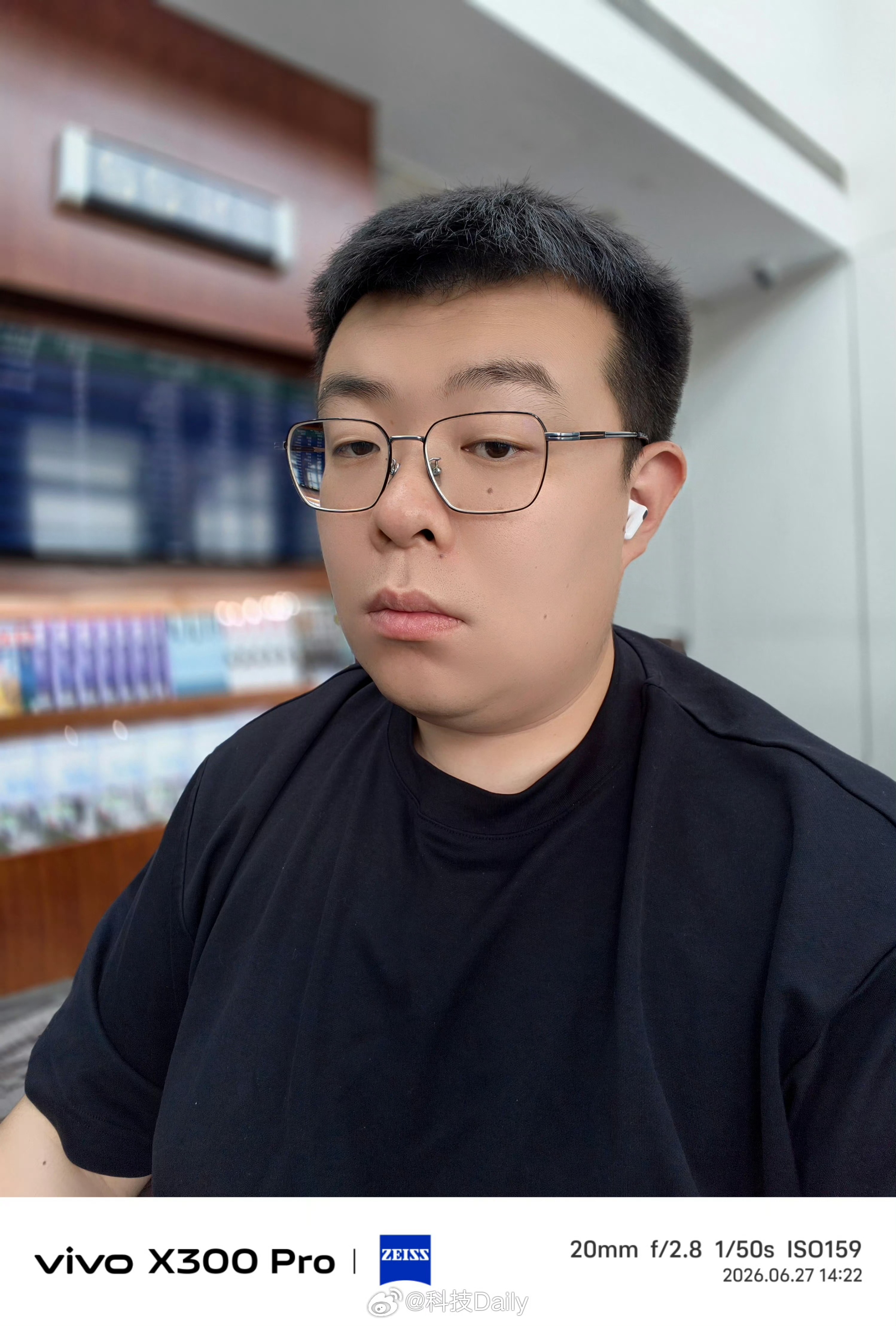 我以为自己戴着耳机工作的样子 办公室带耳机其实也挺正常的方便沉浸式工作，就是领导