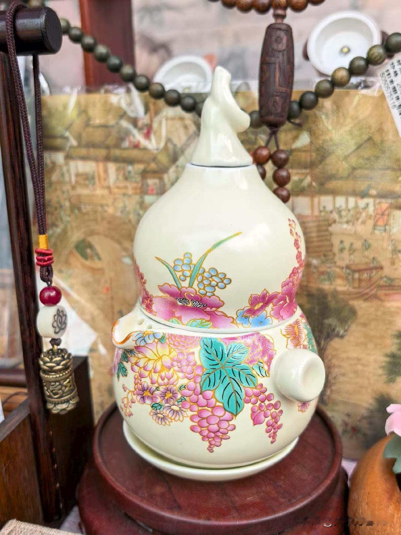 鲜鱼口和边上的公园不要摊位费让手工艺者小车卖货，咱们其实可以从卖货的费用里抽取薄