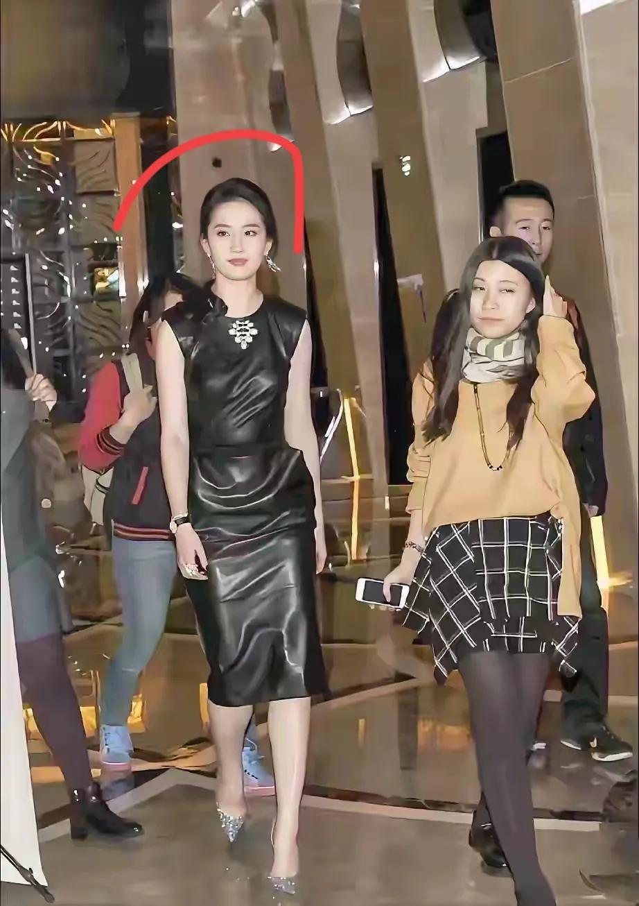没有后代太可惜了，真的是可惜了这么高的颜值！刘亦菲自带独一份的东方古典气韵，是娱