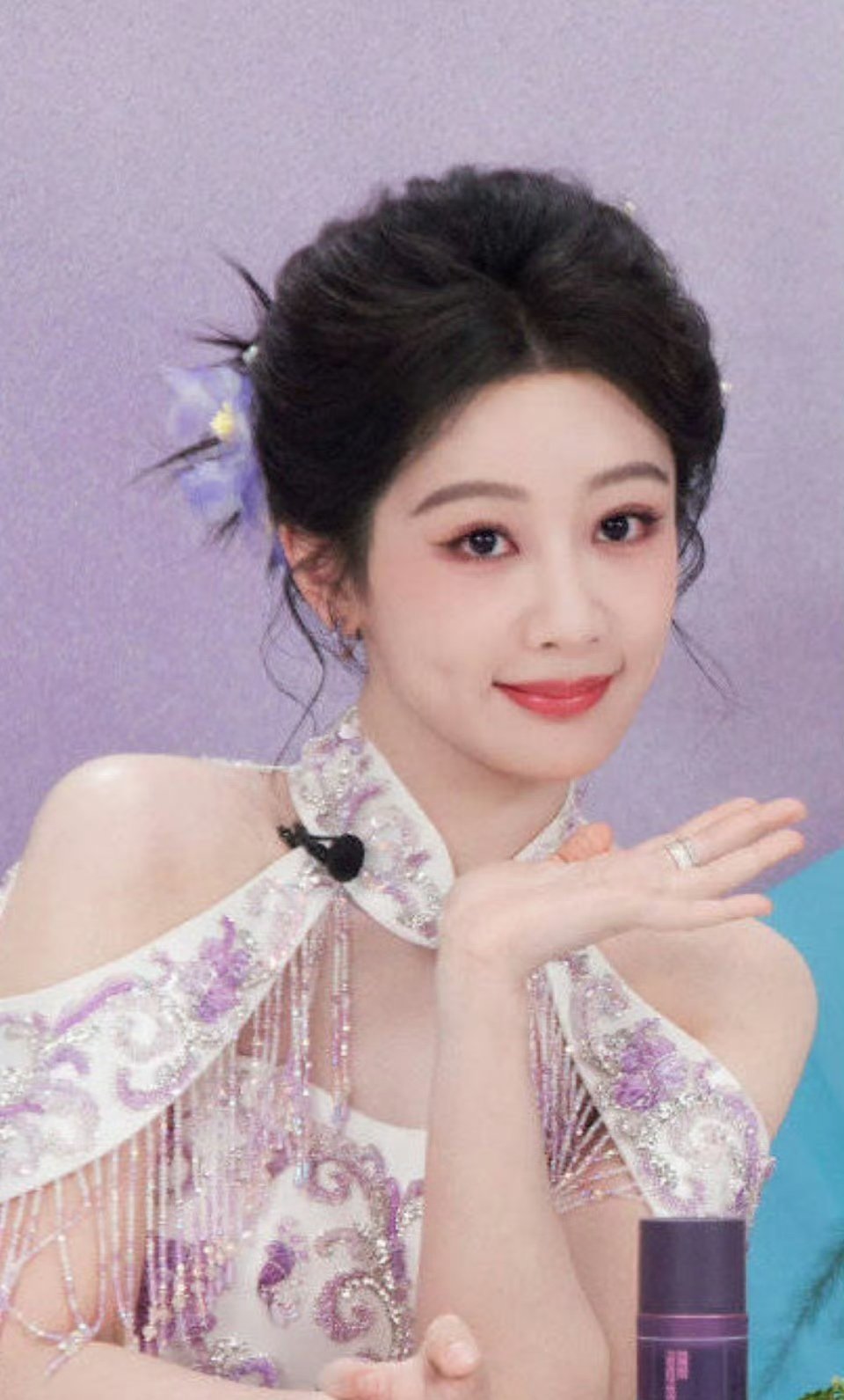 杨紫这高颅顶太夸张了吧 