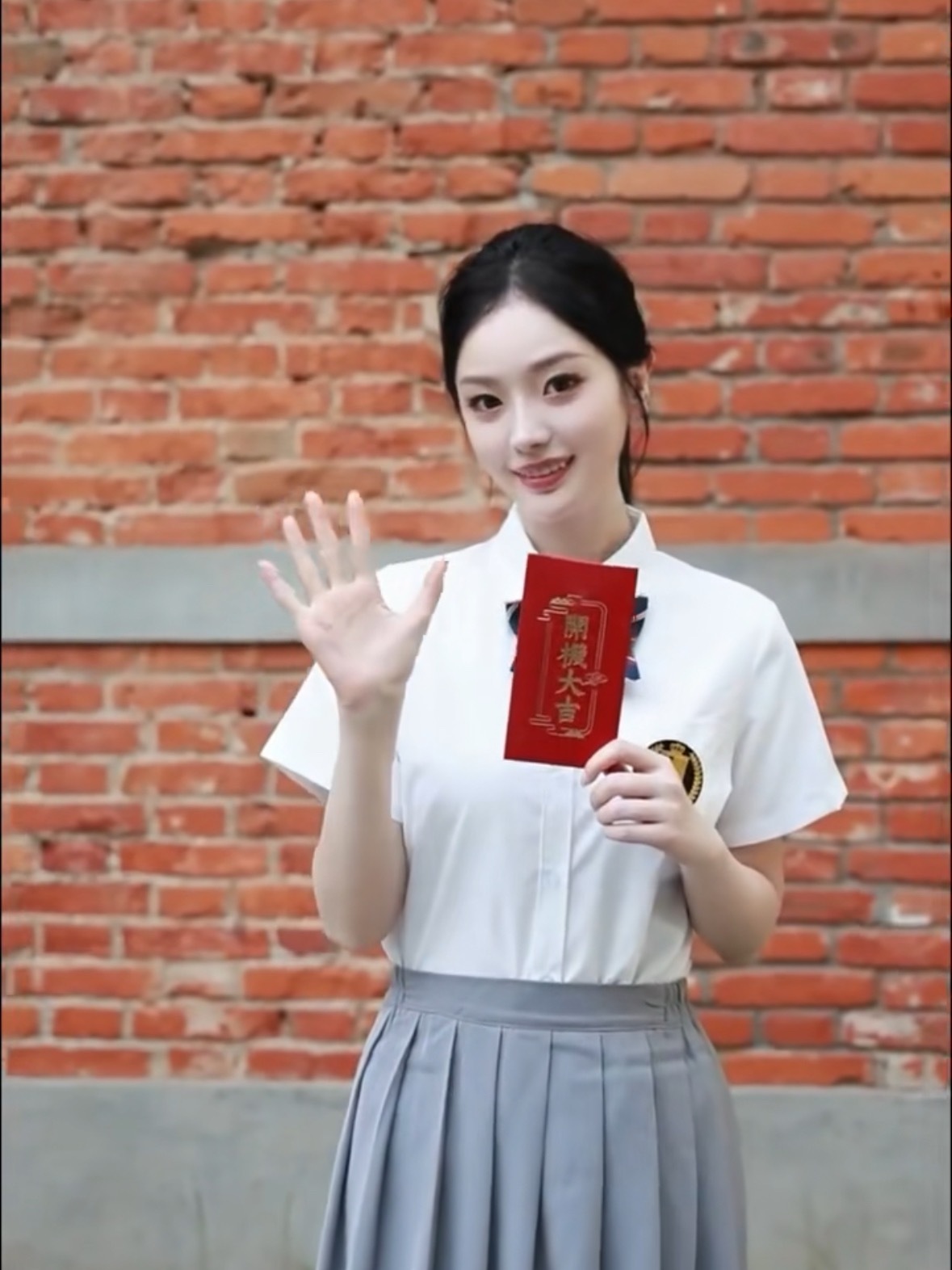 艺洋首部女主短剧玫瑰囚徒首部女主作品来袭，化身豪门千金深陷情感纠葛，用演技诠释破