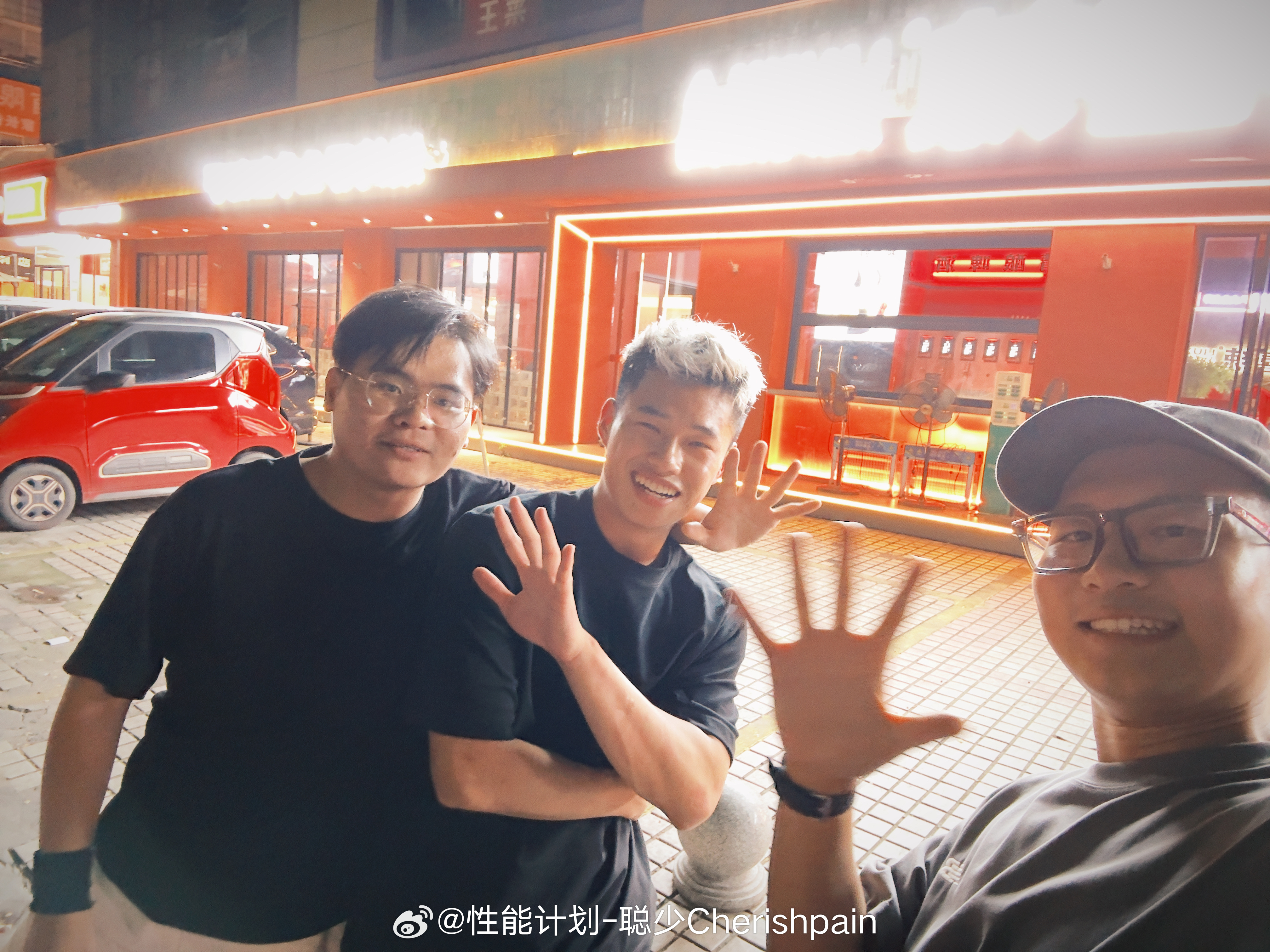 昨儿和我赵哥吃上地道广西烧烤了，本地烧烤害得是本地人带[馋嘴]  ​​​