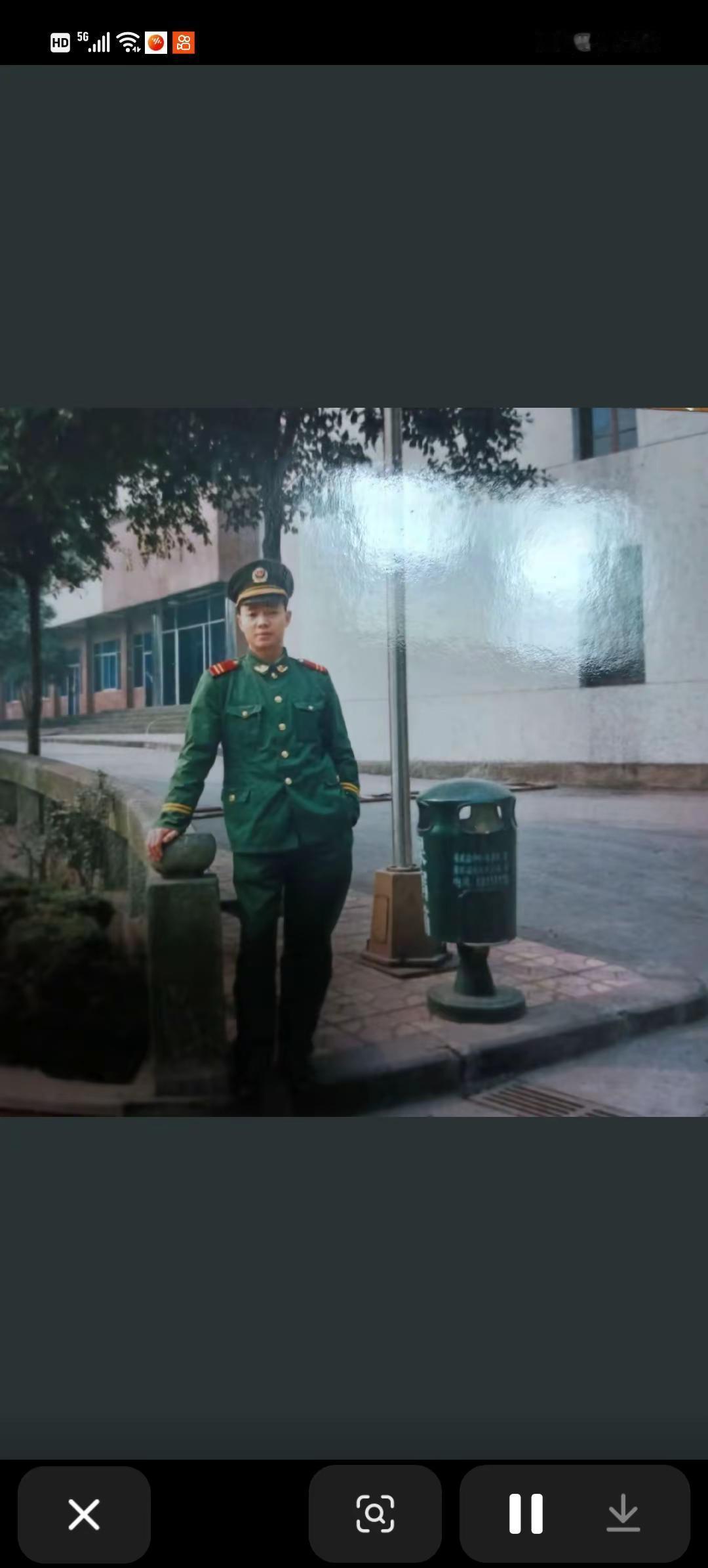 人民军队忠于党。