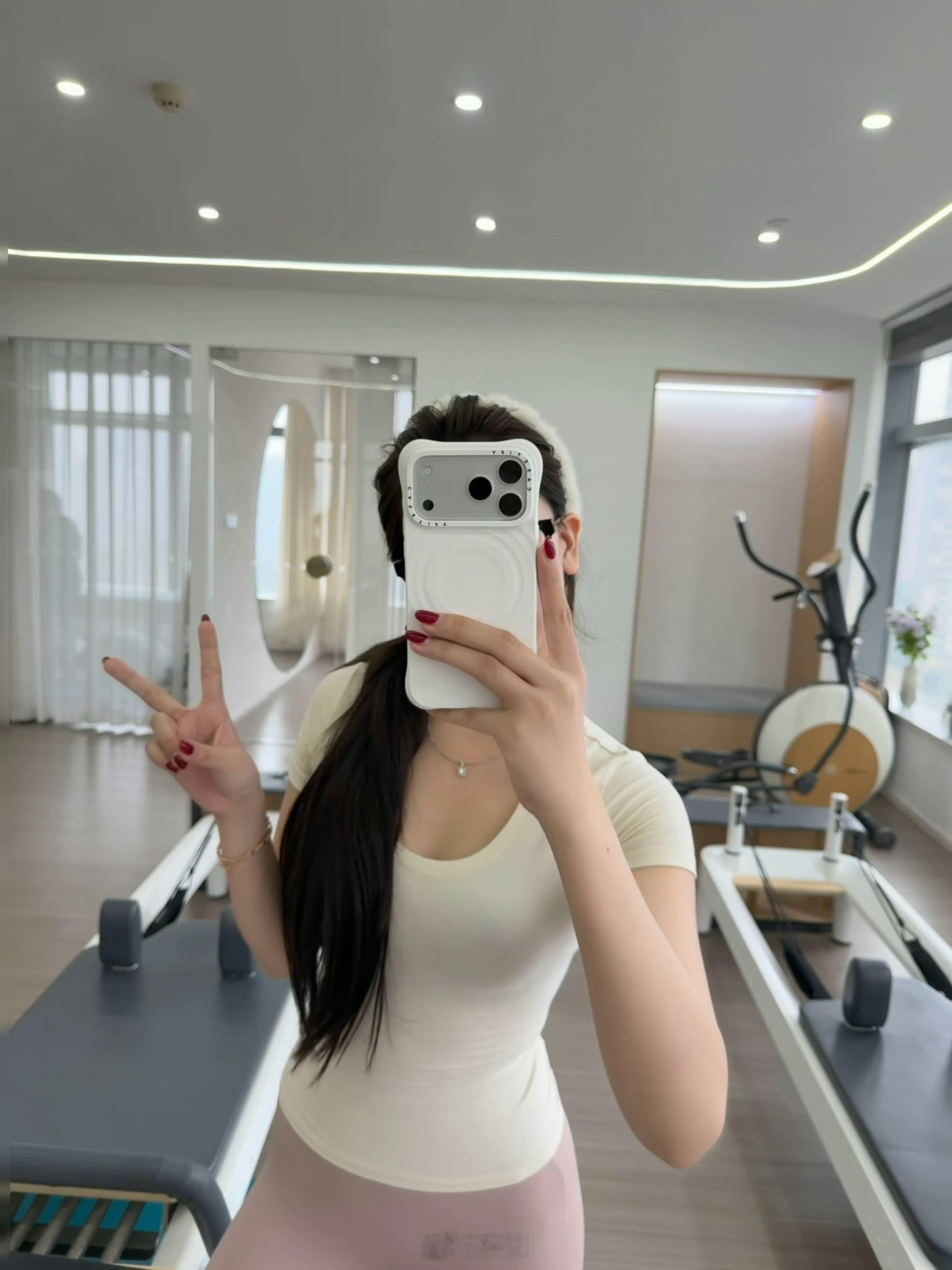 消费升级，越来越多好看的小姐姐用上了最新款Pro Max版iPhone 17！ 