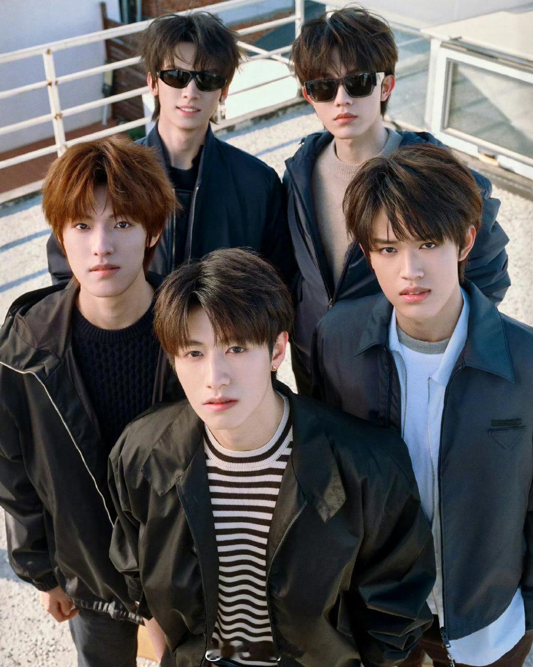 TOP登陆少年米兰时装周出发造型出图，来看看各自的时尚表现力