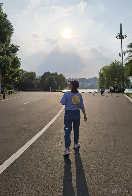 这缘分真是妙不可言！湖南一女生带男友回家见家长，没想到堂弟一眼认出：这不是我初中