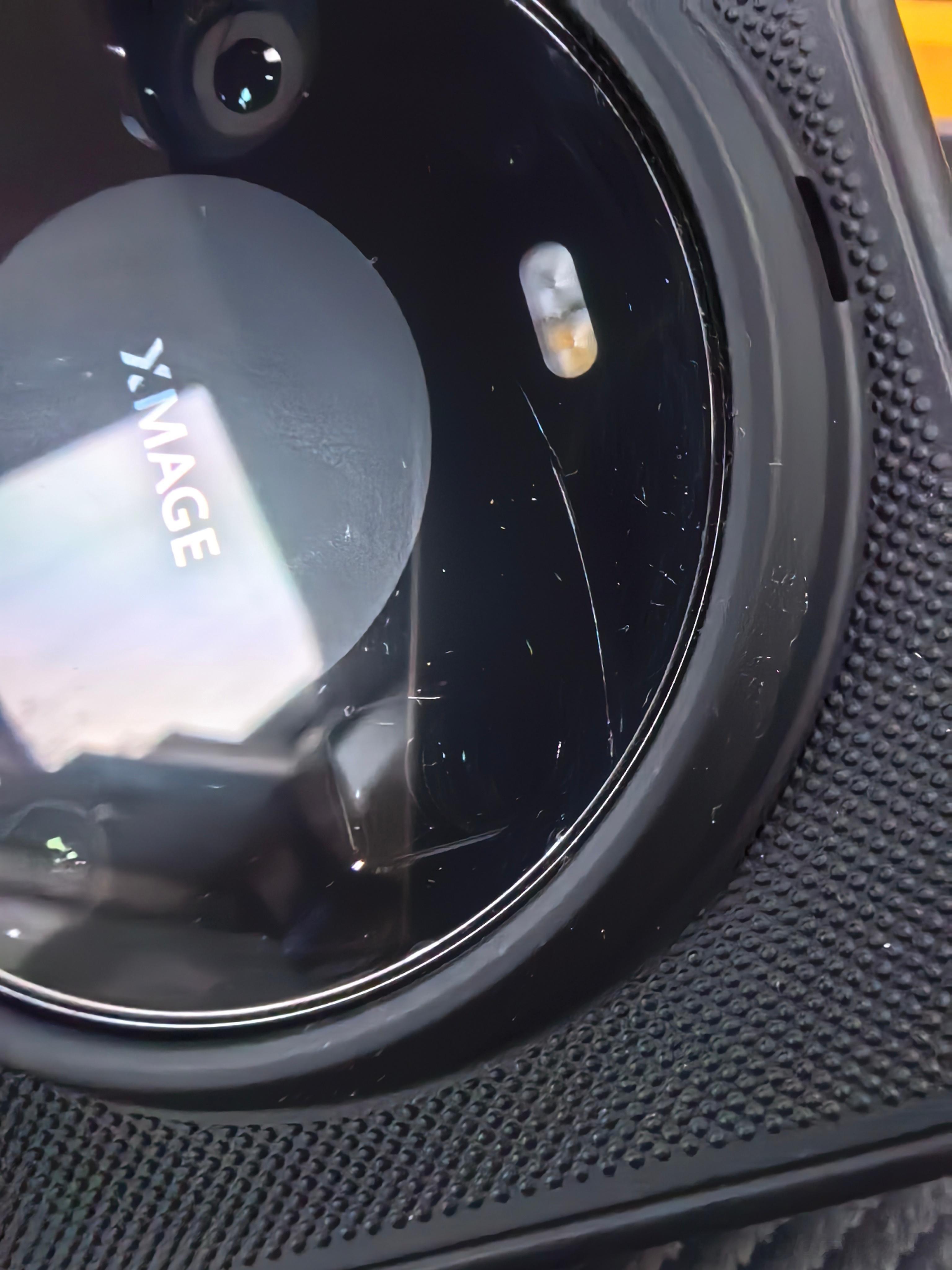 镜头膜贴还是有必要滴，我这个镜头膜不知道啥时候刮的，划痕好深！ 