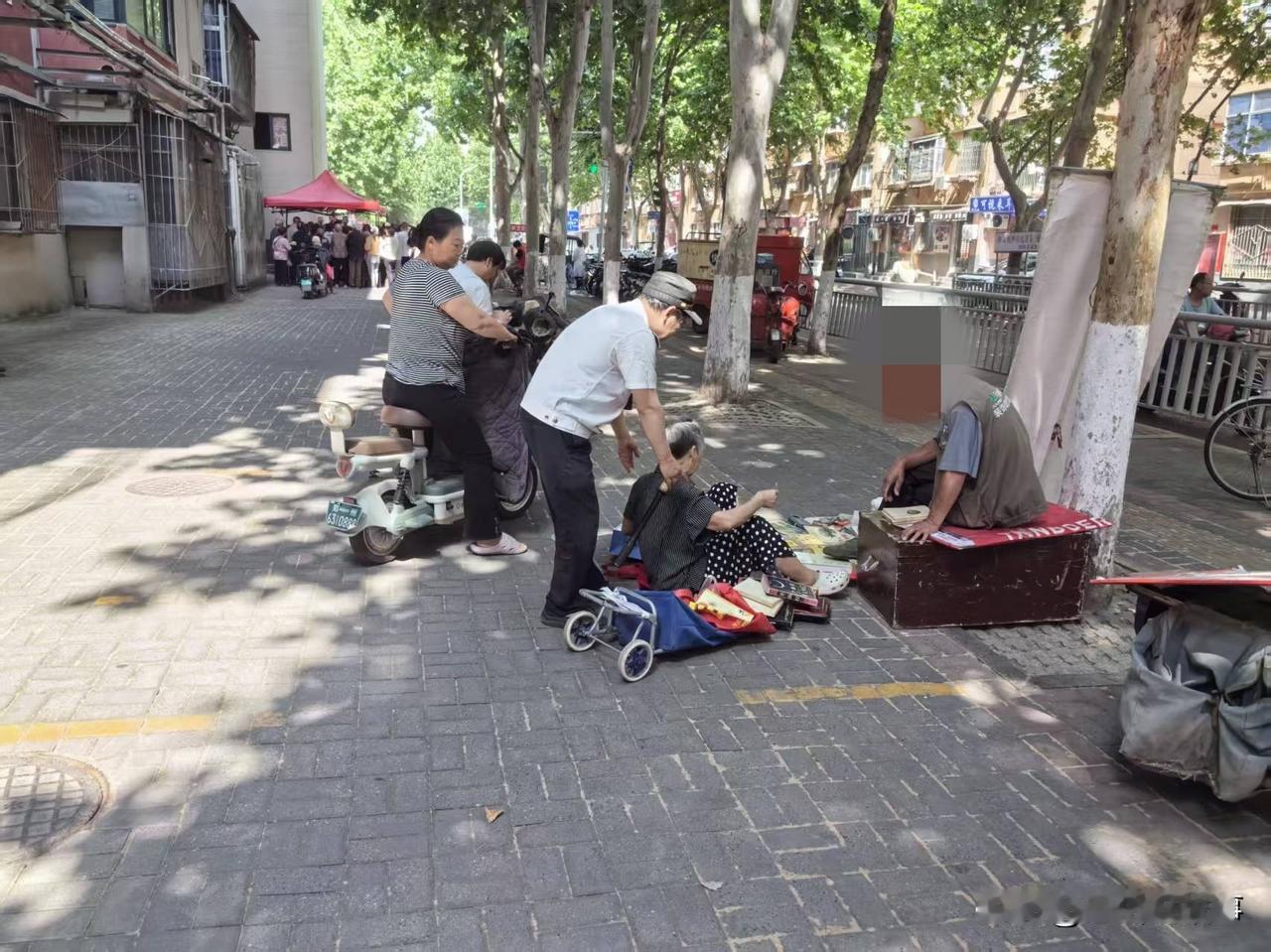 啥叫观棋不语？不仅仅是观棋不语，其它地方也得注意，有时候旁观者的一句话会激起矛盾