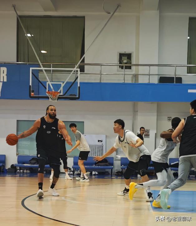 麦基融入太快了，已经注册马上首秀




北京接下来面对全华班四川男篮，这是一场