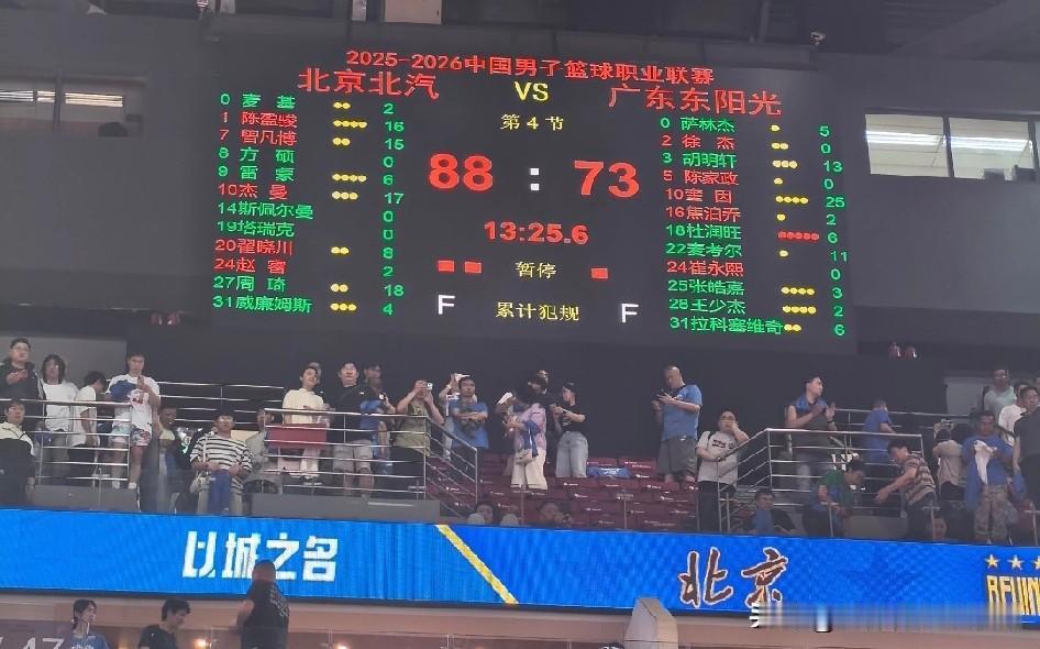 CBA联赛季后赛的赛场上，北京北汽在主场率先赢下一场与广东东阳光的比拼之后，广东