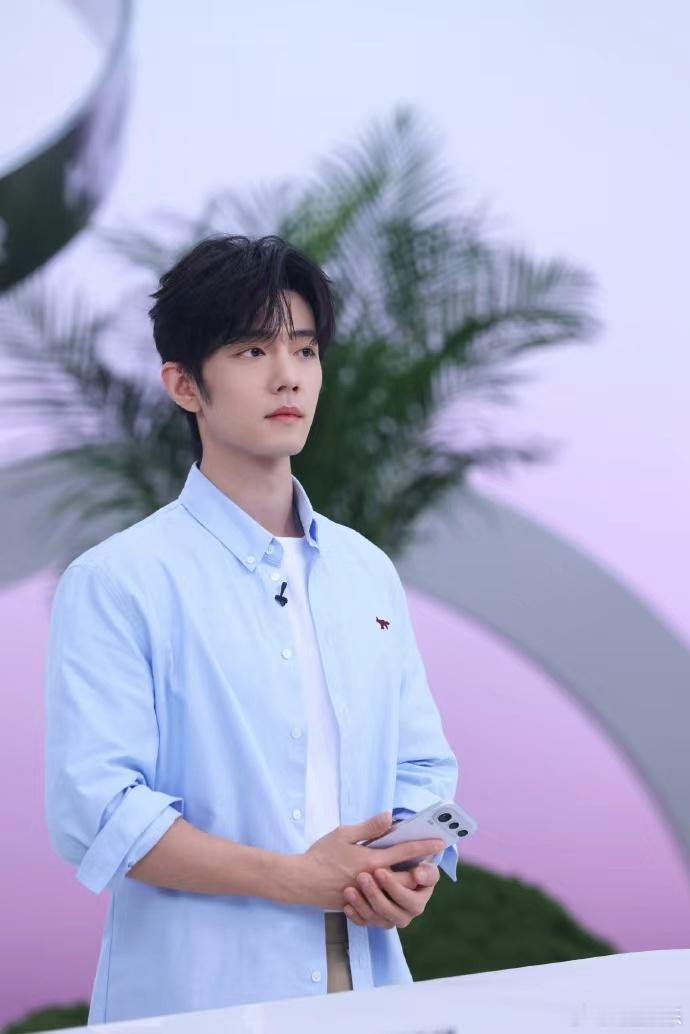 肖战荣耀直播造型肖战蓝衬衫live生图肖战荣耀直播造型，肖战蓝衬衫live生图，