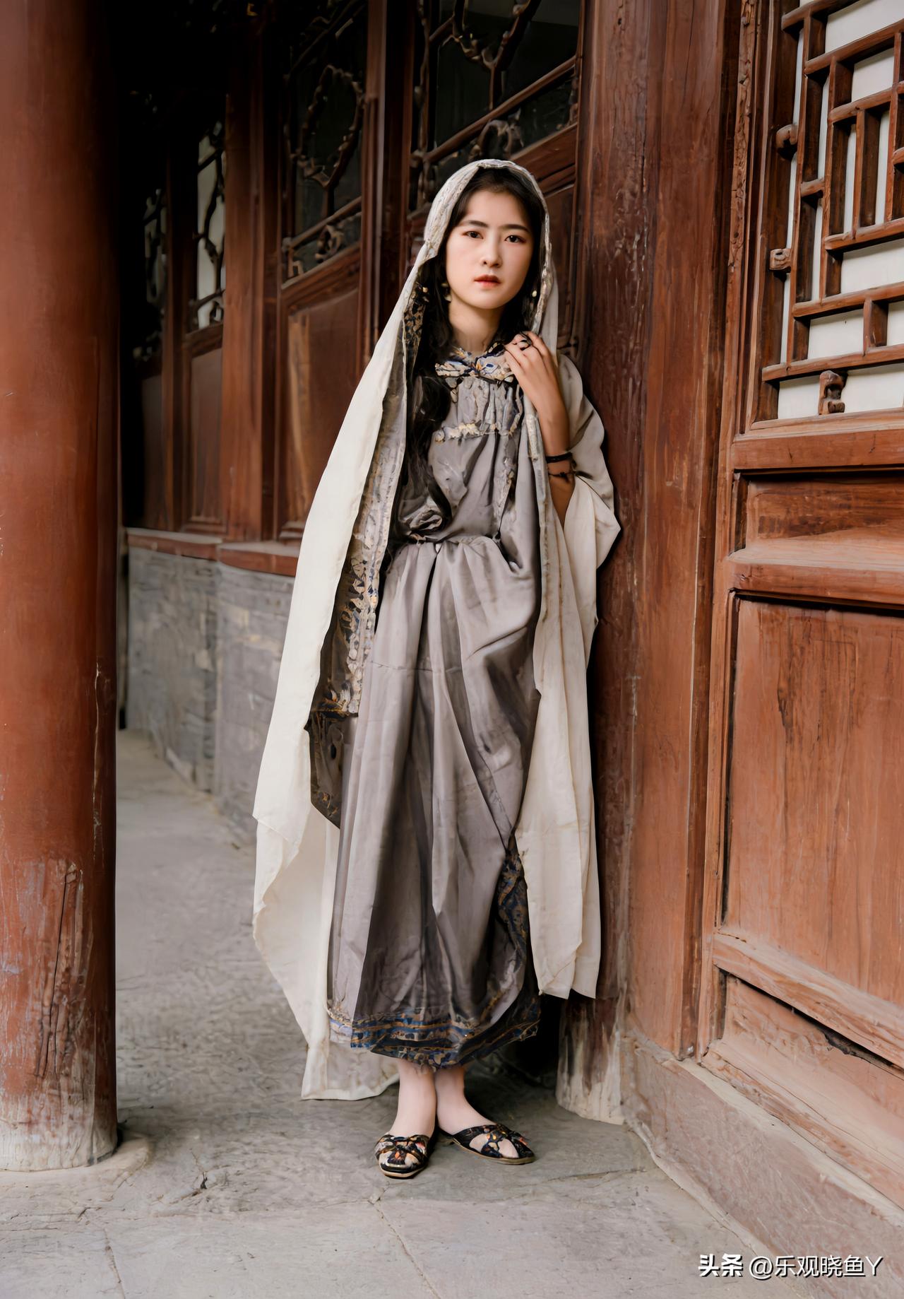 民国时期的才女林徽因，1924年在北平饰演古印度曼尼浦国的齐德拉公主时的留影。当