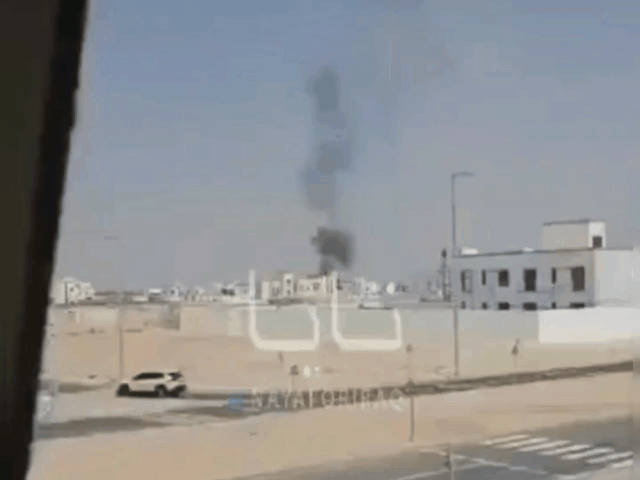 伊朗导弹袭击阿联酋阿布扎比的达夫拉美军基地。