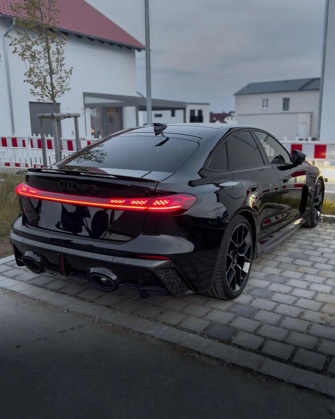 全新奥迪RS5 sedan 黑武士版 帅到炸.