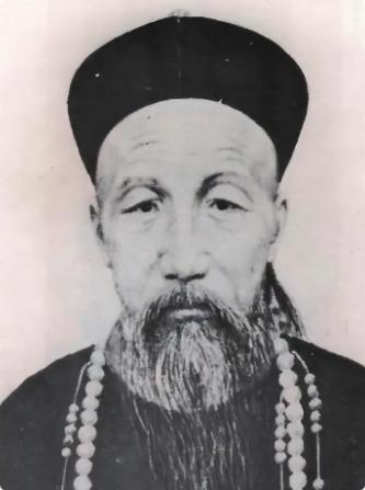 曾国藩说：“晨不起，万事荒，幼不学，一生忙。能自律，乃自强。克己者，路方长。事败