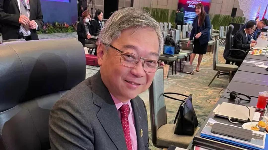 新加坡副总理颜金勇表示，中国经济有着巨大影响力，其经济长期增长，前景乐观。中国正