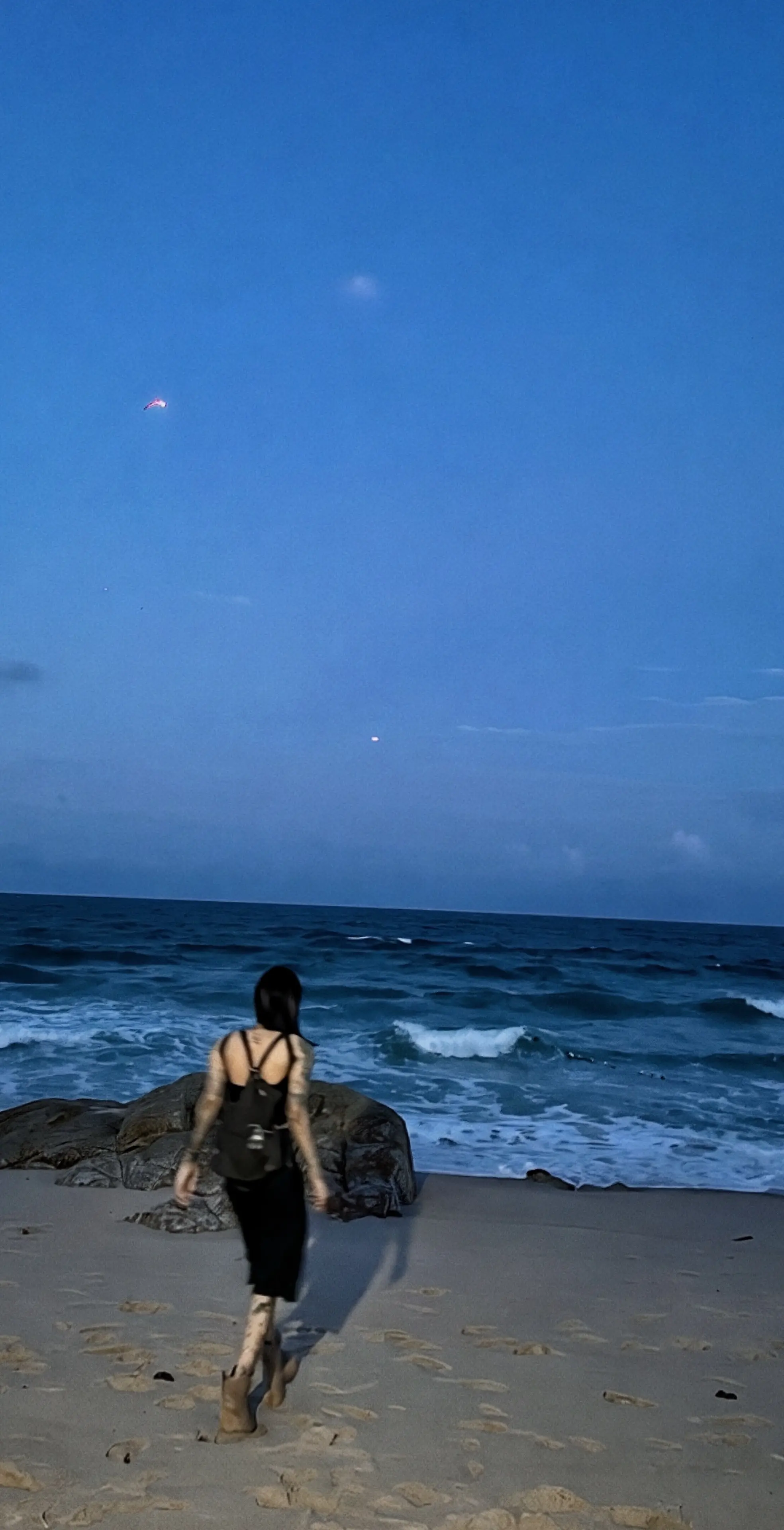 我的生命犹如宇宙般浩瀚，如星光般璀璨，绝不屈止于组建婚姻家庭和糊涂的群...