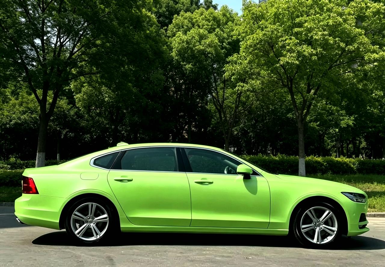 首先大学生毕业了，刚刚参加工作，所以二手车这个事儿一定要量力而行，虽然它是性价比