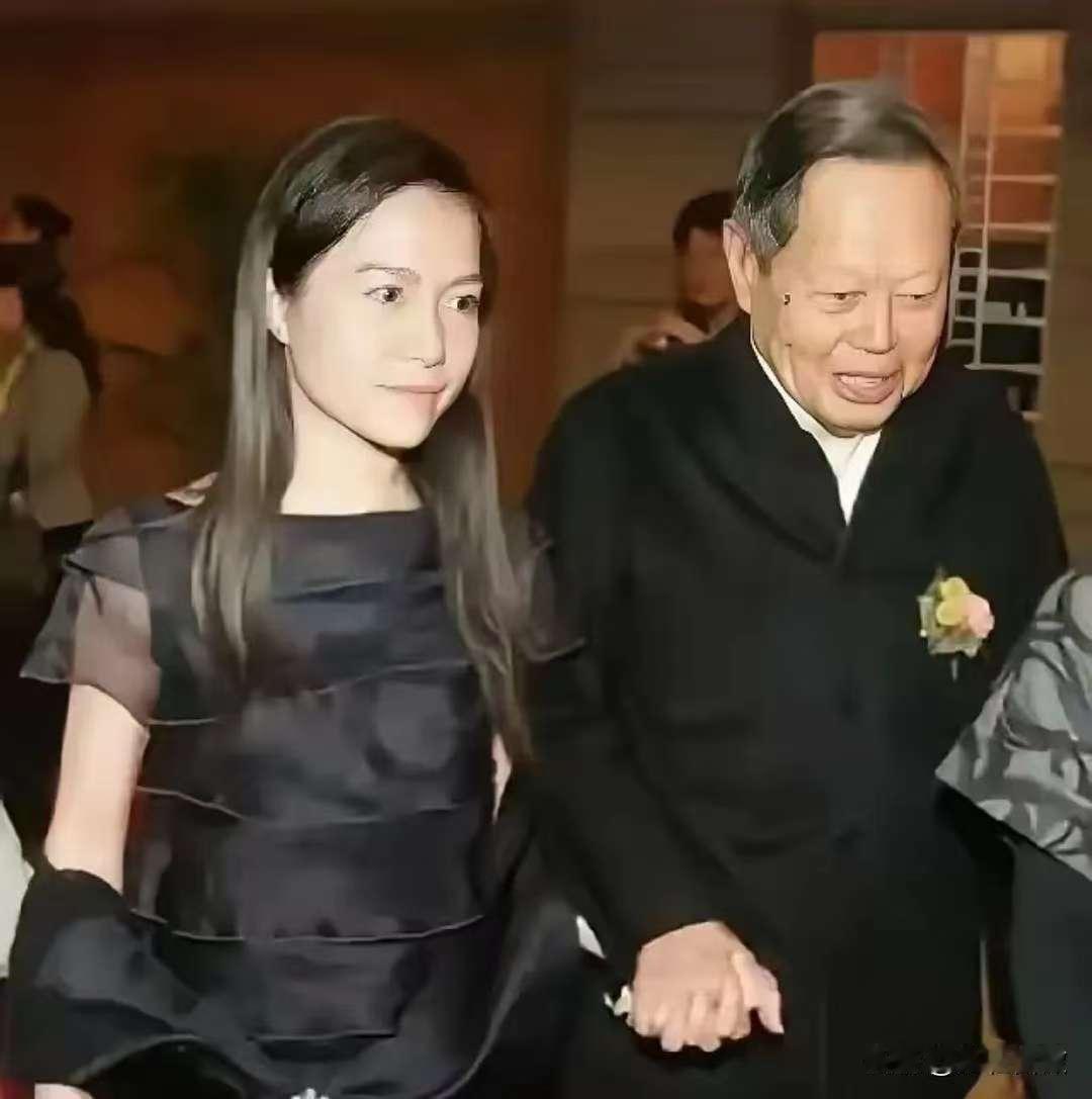 **49岁的翁帆未来可能有3条路可以选择**

第一：重新找一个，生一个自己的孩