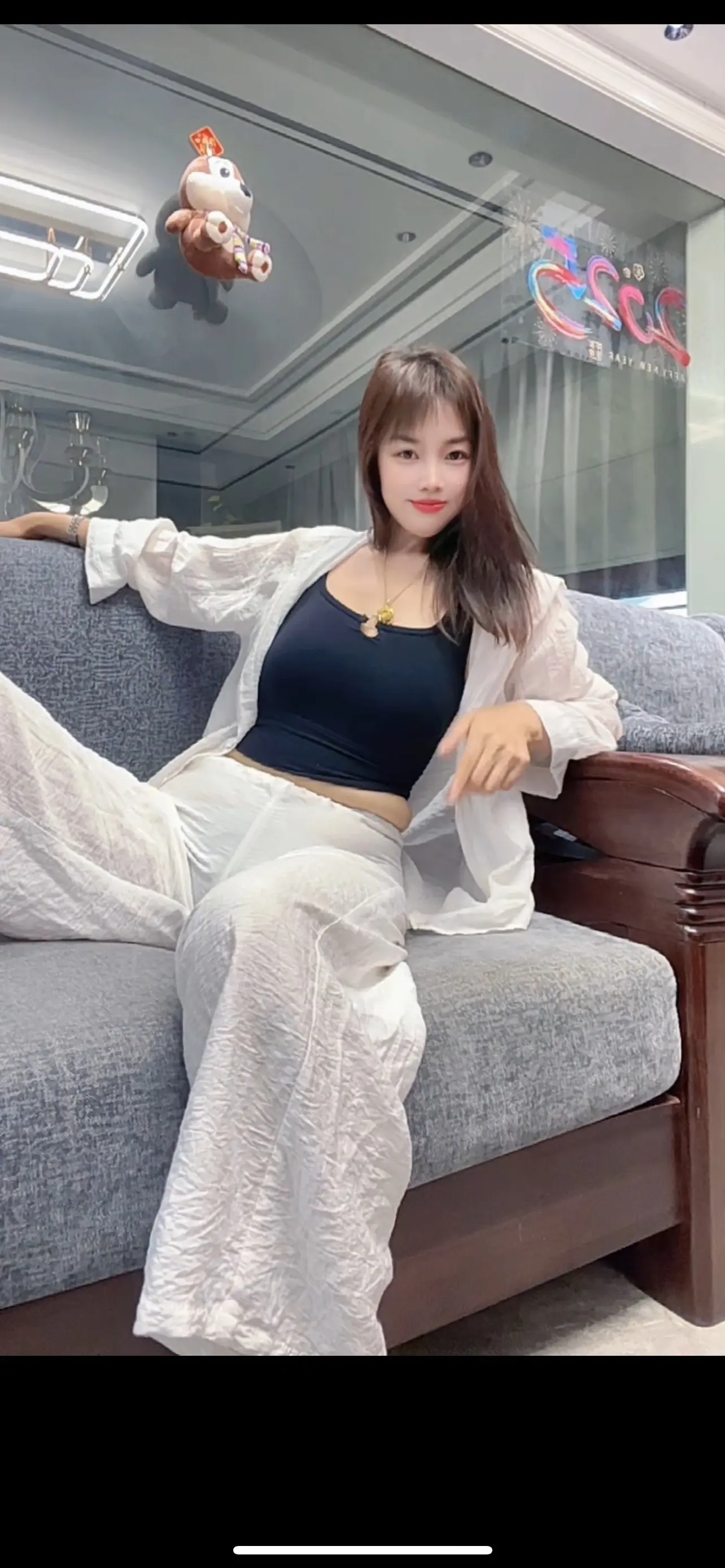 当生活没有惊喜和感动，你会发现，其实孤独，就是最大的自由，生活需要一些...