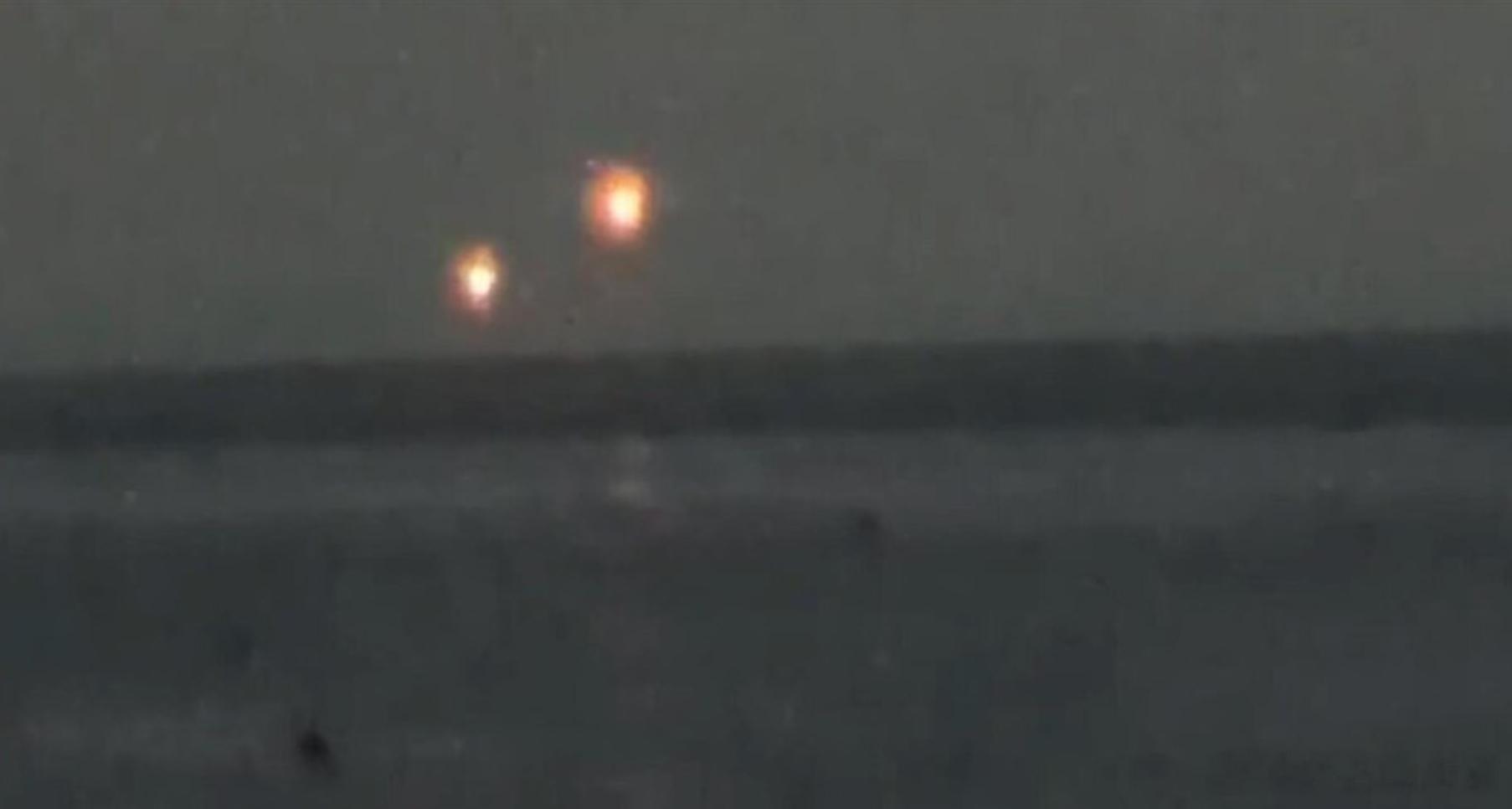 UFO现身？冲绳夜空出现“神秘橙色光体”持续20分钟 专家揭开真相海外新鲜事 日