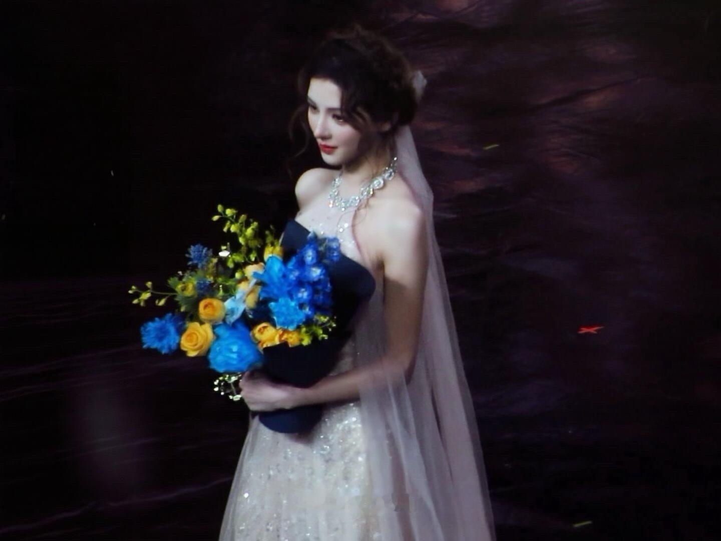 微博之夜发的张予曦 张予曦用实力证明，好状态就是最好的滤镜。这组官方图美得直接、