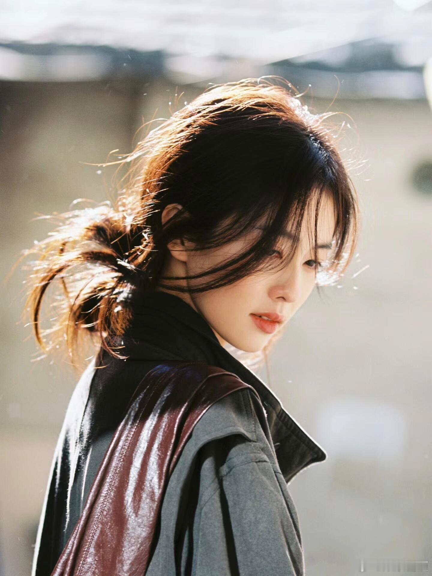 白鹿vs白鹿vs白鹿唐宫奇案里白鹿的高马尾唐刀造型帅出全新高度了， 假小子神女女