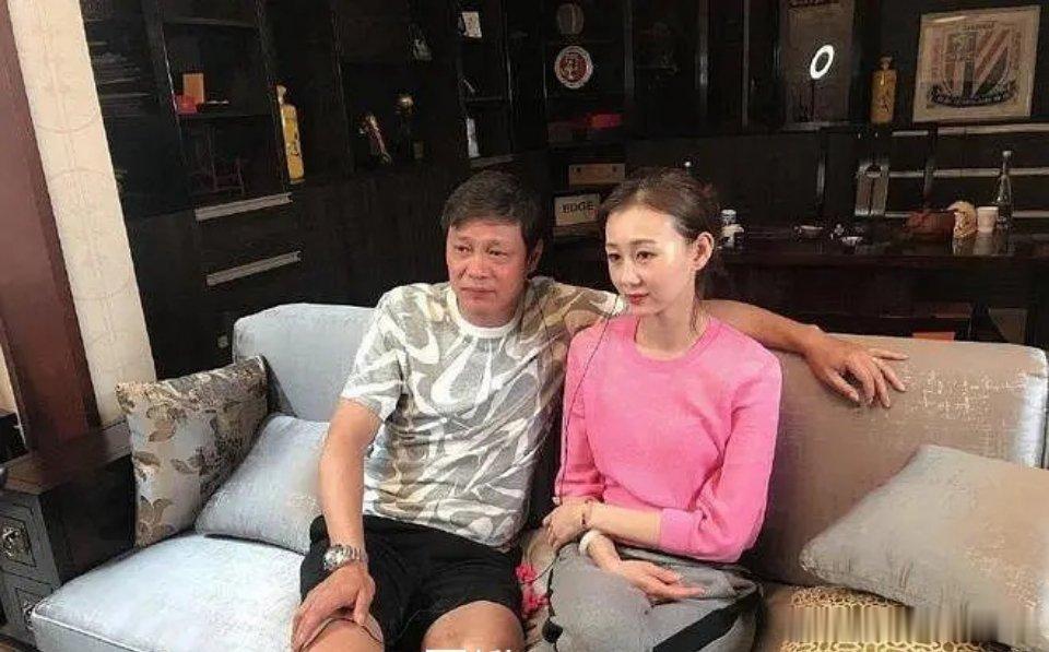 范志毅的二婚妻子还挺美 ​​​