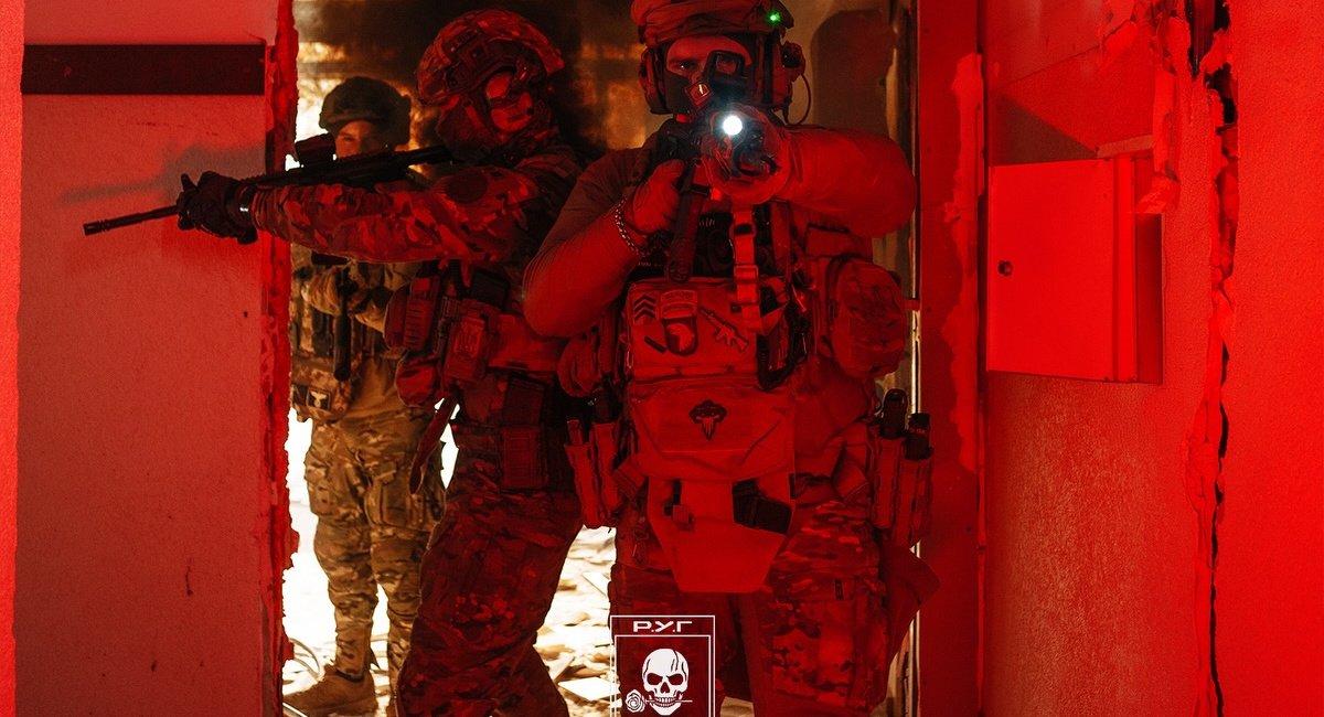 乌克兰国民警卫队突破俄罗斯防御阵地！

第23突击团的乌克兰突击部队。据报道，乌