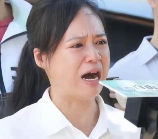 一句 "中国越制裁我，我就越反华！" 让深圳前律师周君红彻底沦为全网笑柄。这个早