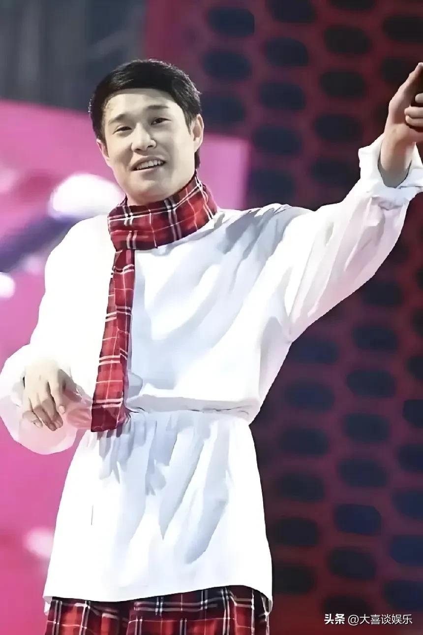 小沈阳名字的来历，其实这不是他真名。

原名，沈鹤，辽宁铁岭人。
之所以改名字，