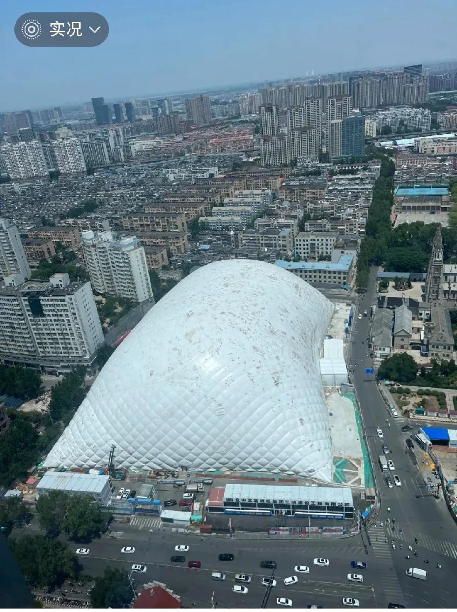 济南也是出息了，隔音防尘施工 ～据说这里要建一个商业综合体，隔音隔尘必然是好事，