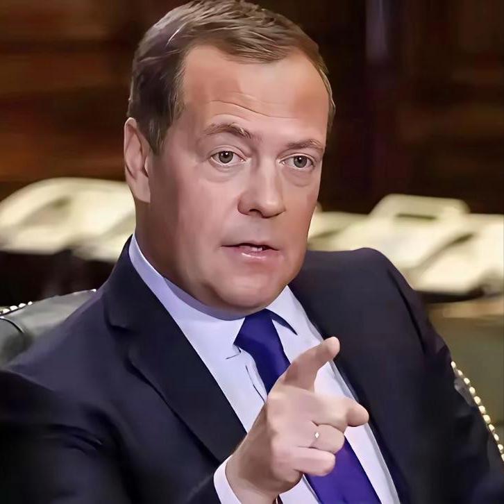 正当美国妄图染指丹麦格陵兰岛，而丹麦表示不同意之际，普京这一招——向任何美国对手