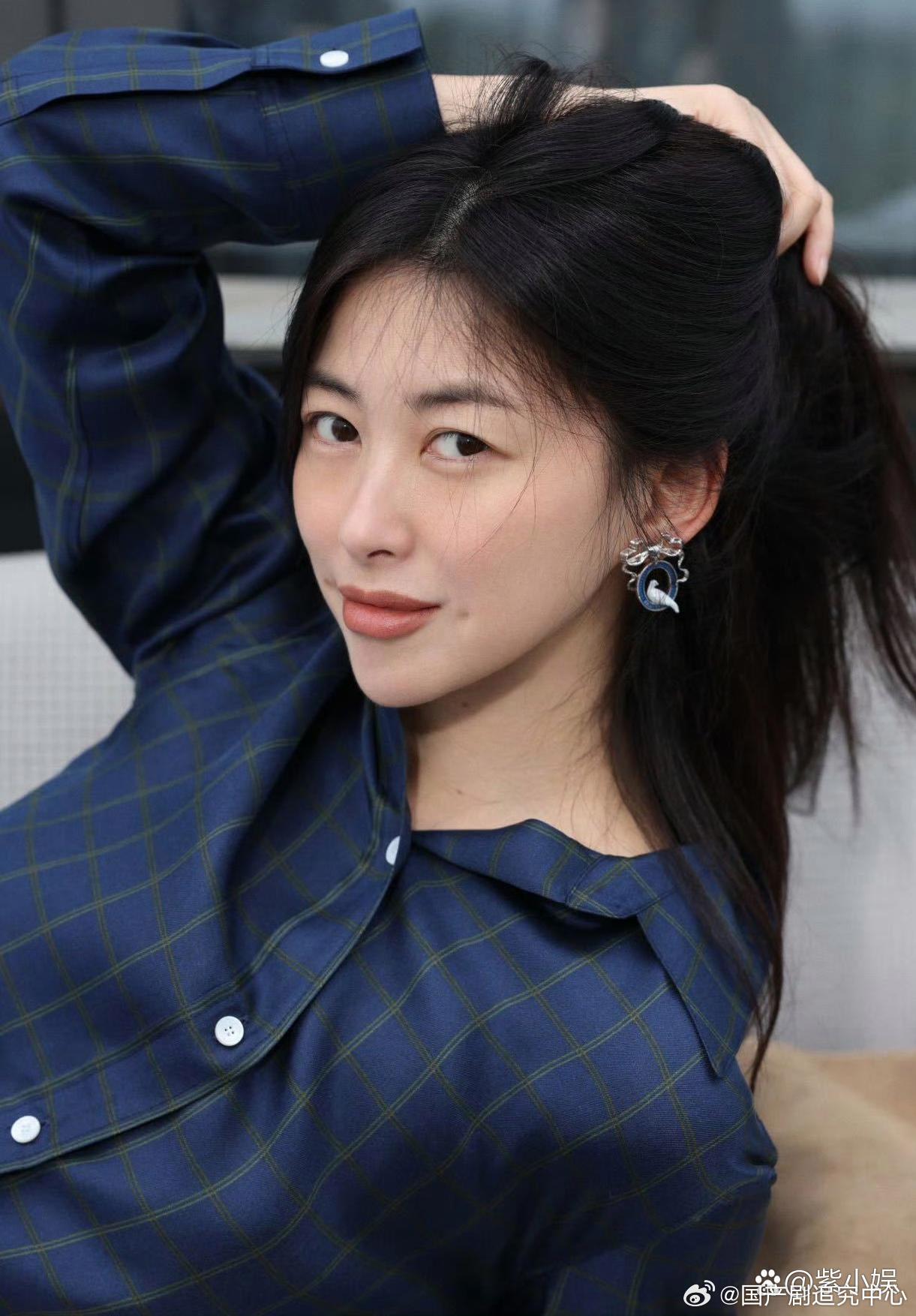 朱珠还真是越长越年轻的模样啊！ 